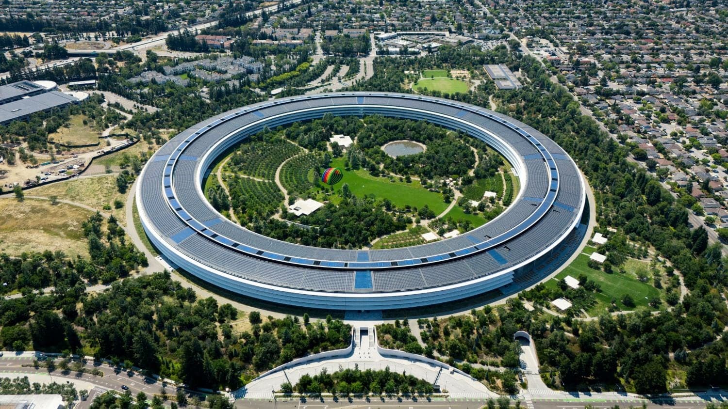 Aerial view of Apple Park in Cupertino