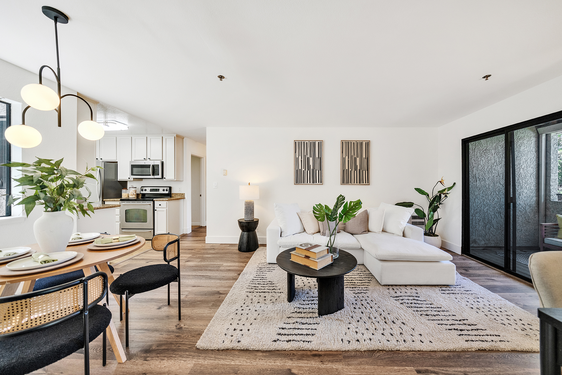 Living area, unit 318