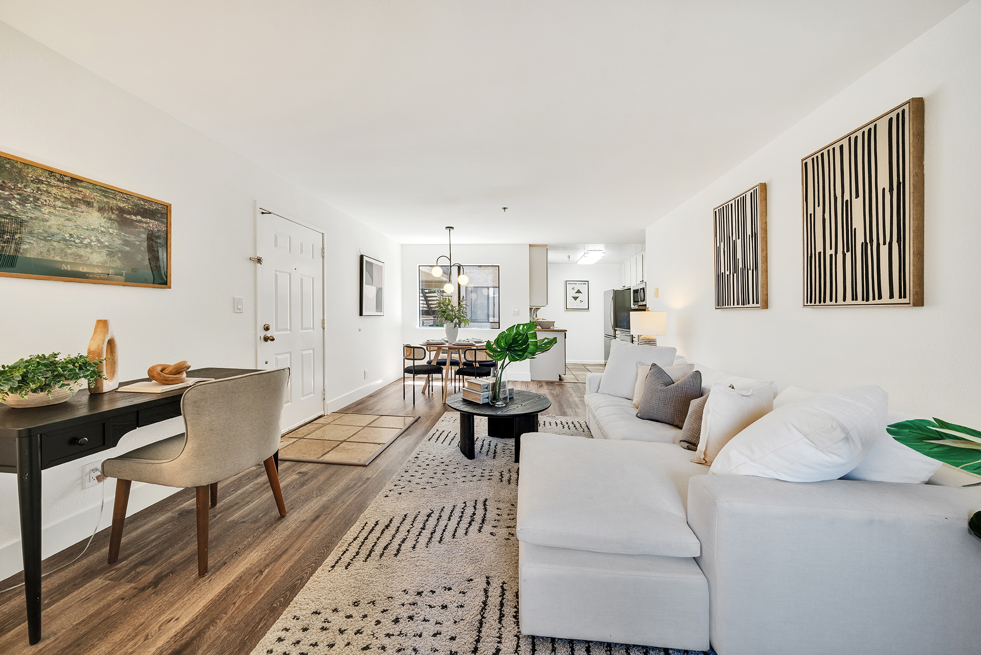 Living area, unit 318