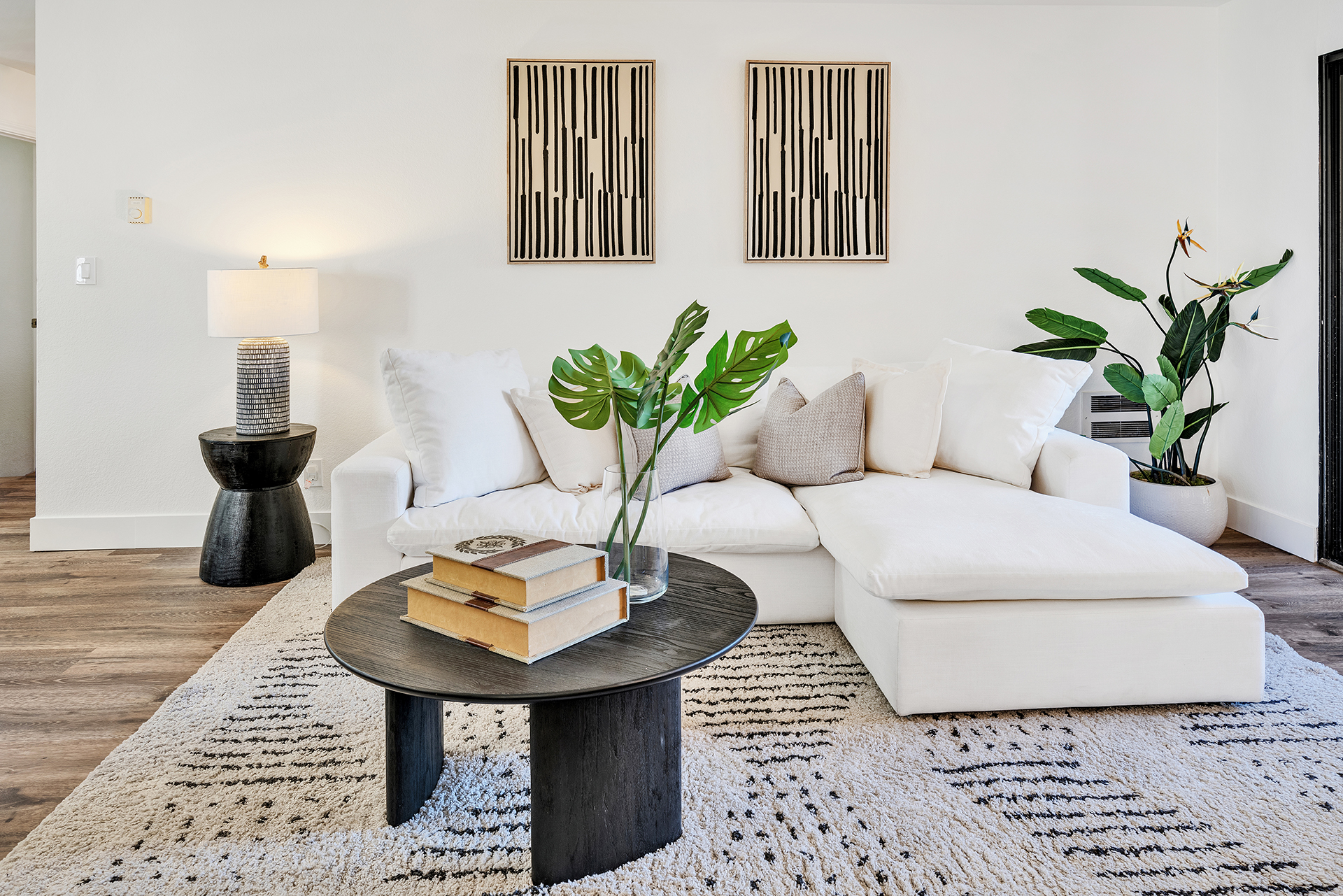 Living area, unit 318