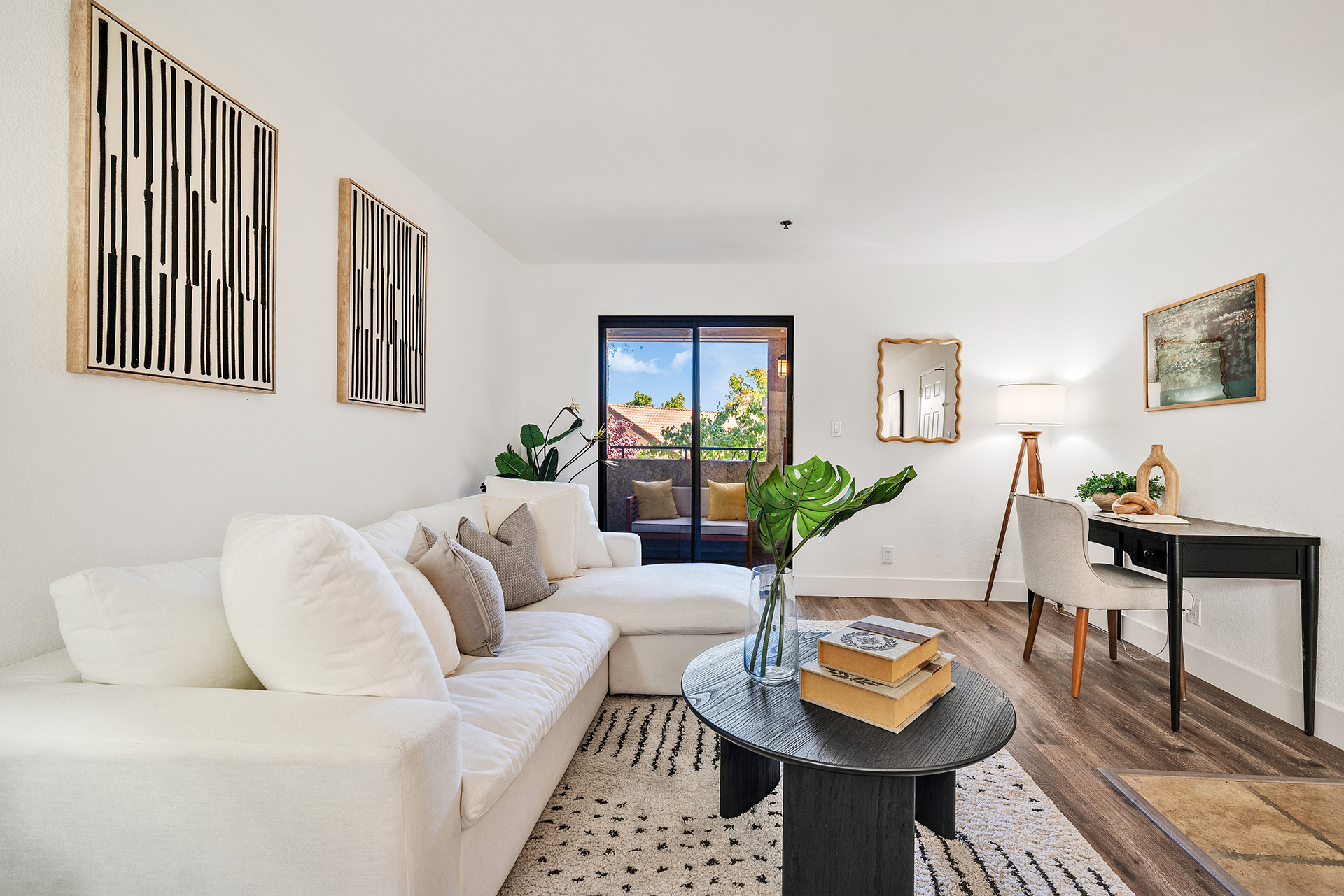 Living area, unit 318