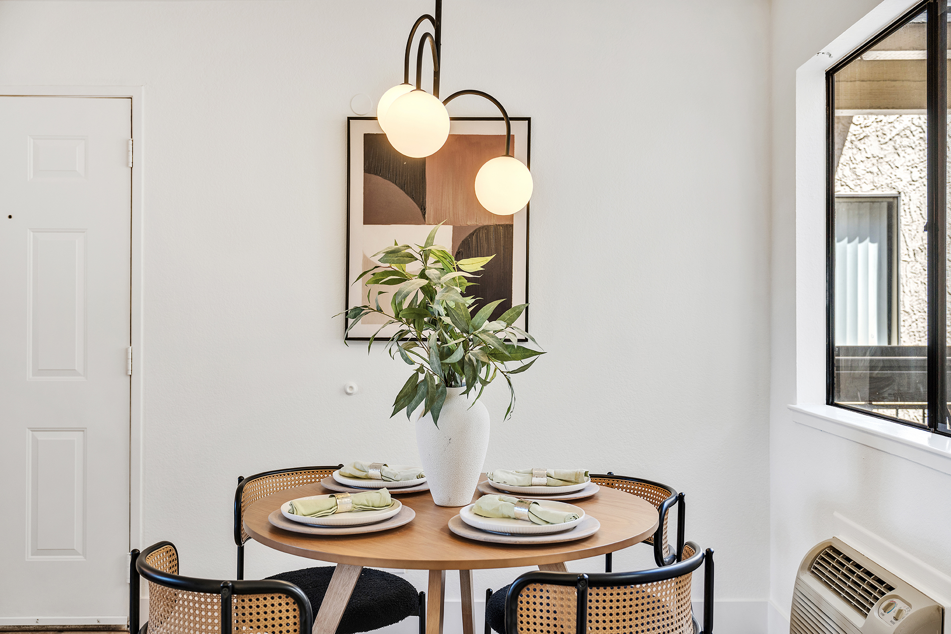 Dining area, unit 318