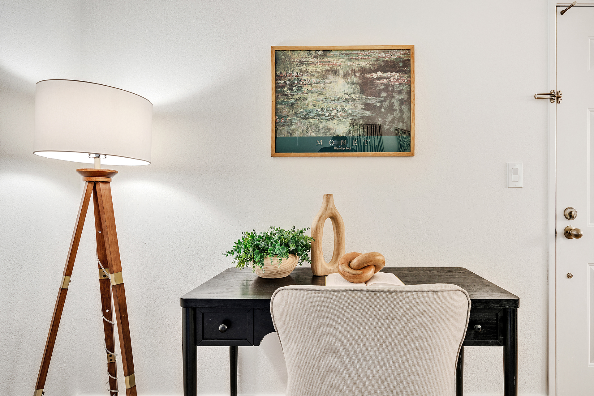 Living area, unit 318