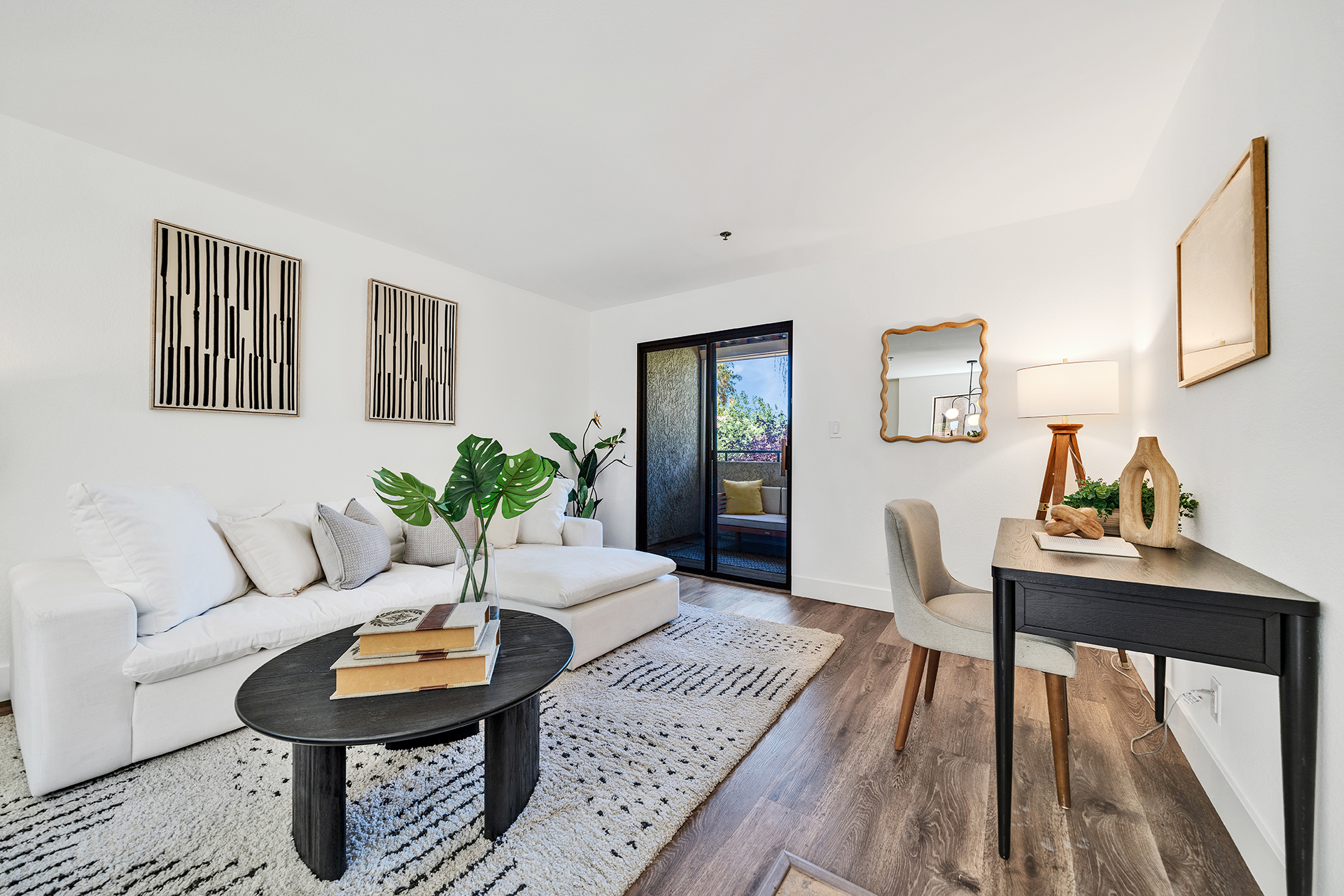 Living area, unit 318