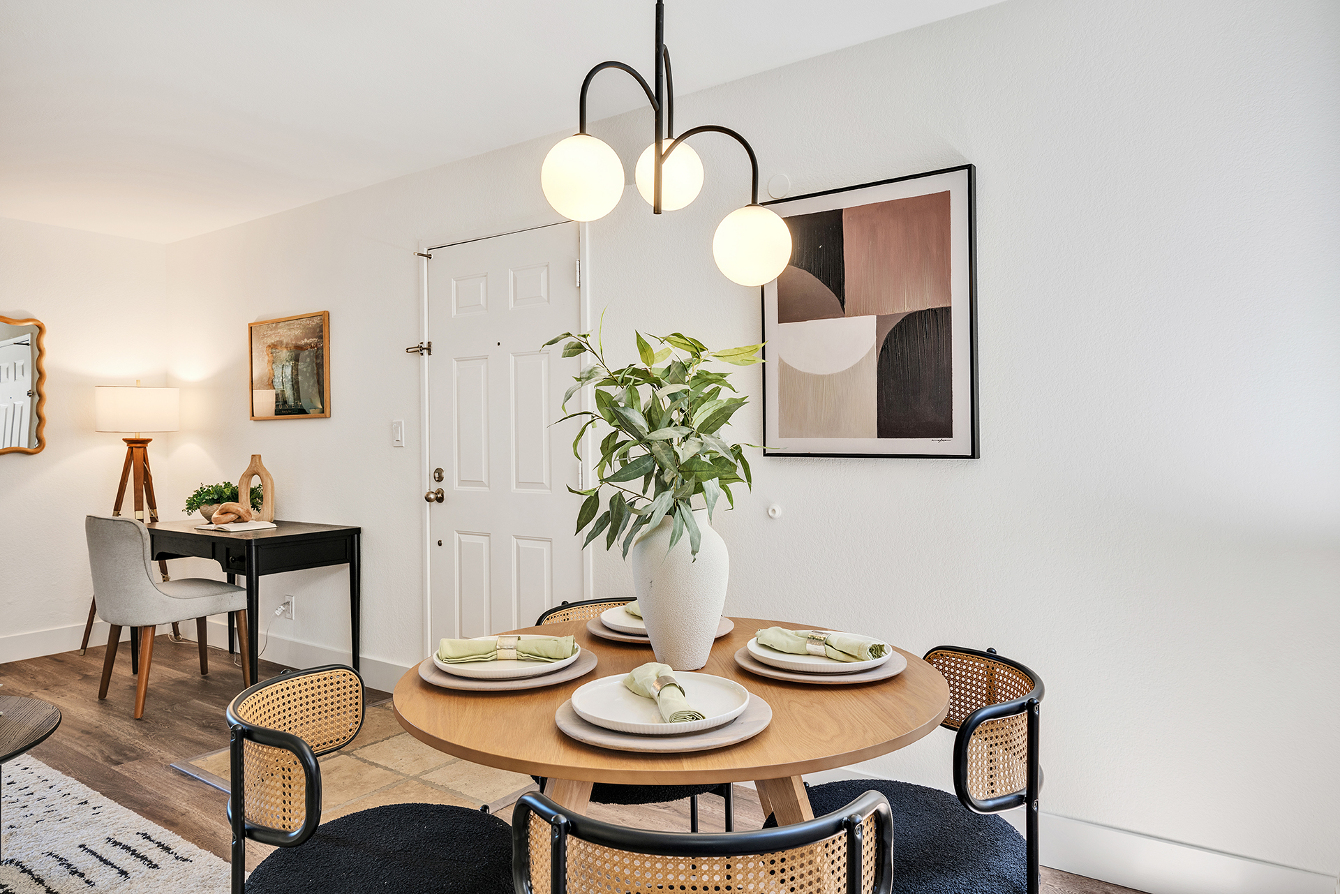 Dining area, unit 318