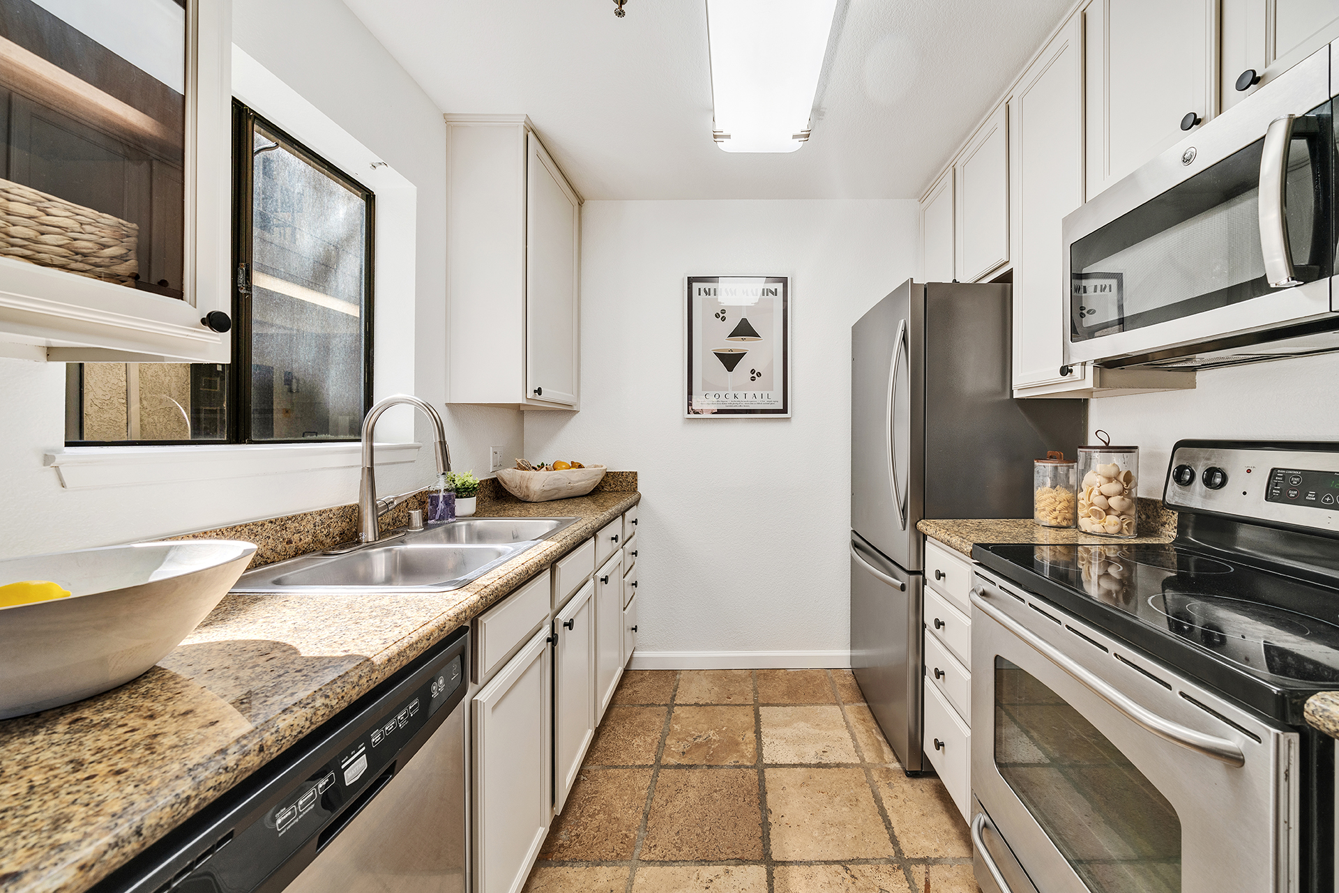 Kitchen, unit 318