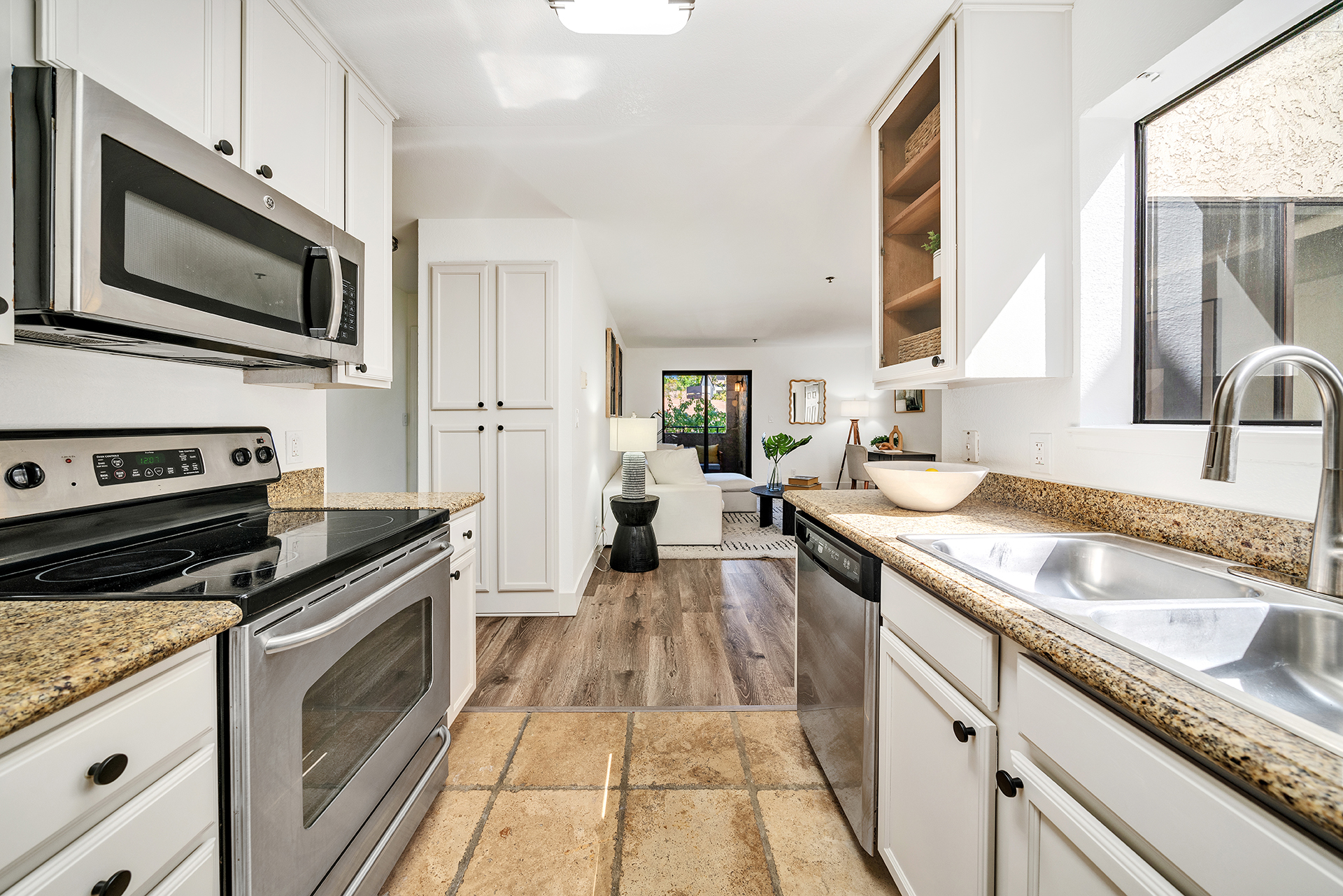 Kitchen, unit 318